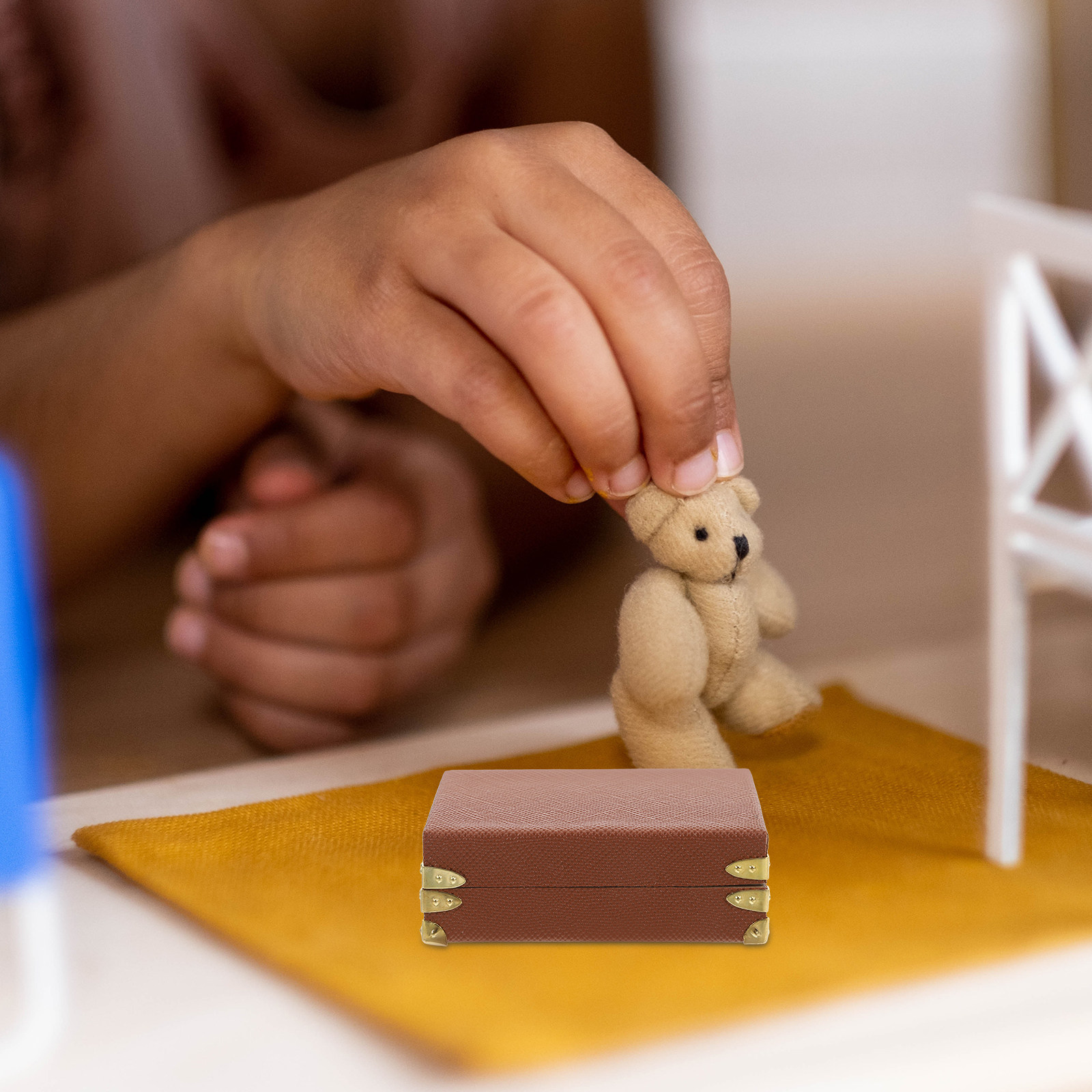 Tiny Vintage Suitcase Miniatur - Travel Accessories For Europe recension och pris