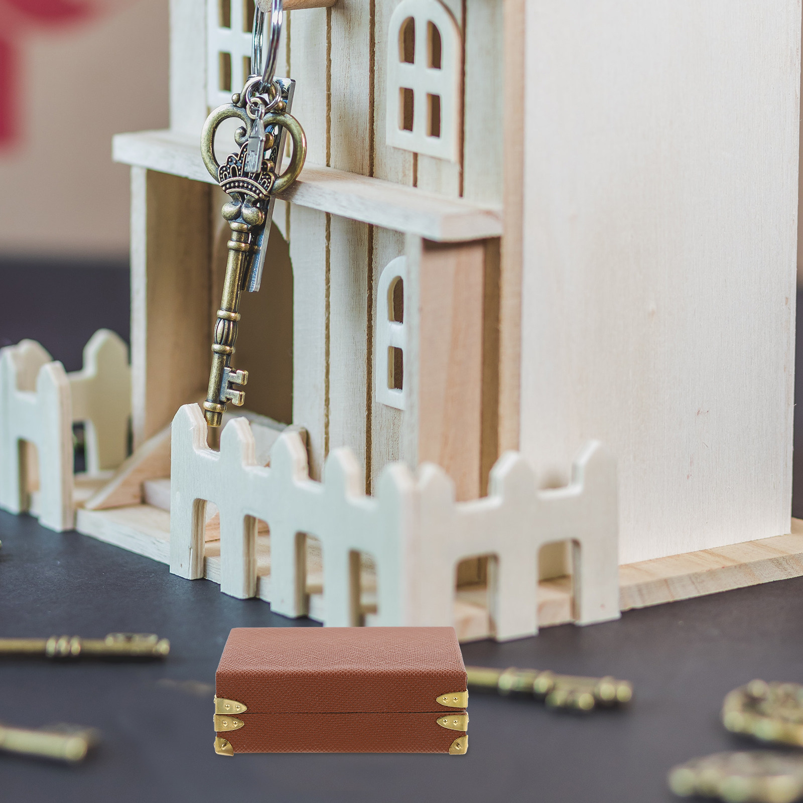 Tiny Vintage Suitcase Miniatur - Travel Accessories For Europe recension och pris
