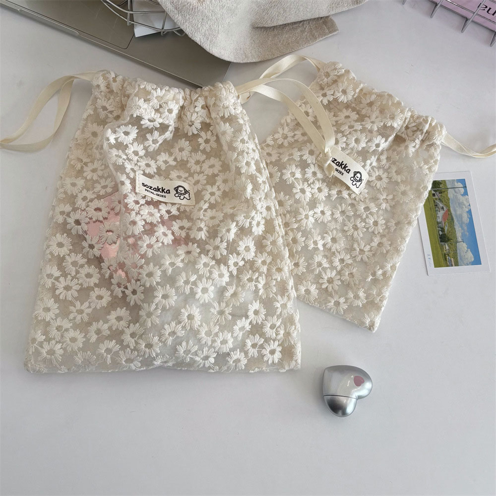 Lace Embroidered Daisy Mesh Dr - Travel Accessories Usa recension och pris